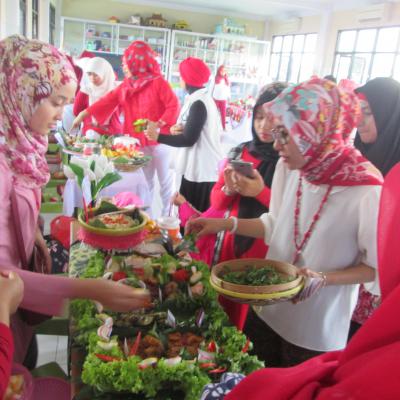 Lomba Tumpeng Orangtua Siswa Memeriahkan Hut Ri