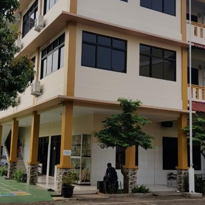 Foto Gedung Tampak Samping